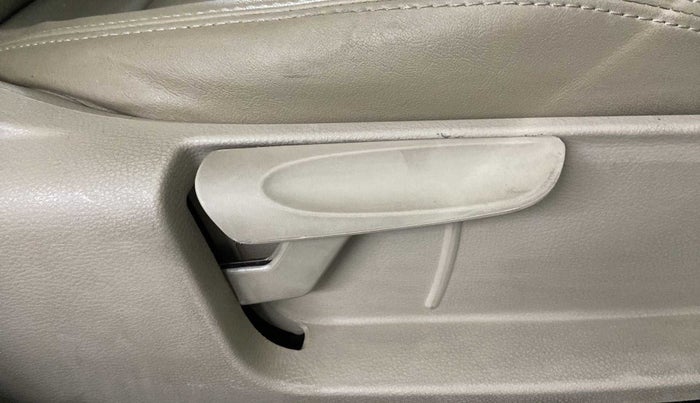 2018 Volkswagen Ameo HIGHLINE PLUS 1.5L AT 16 ALLOY, Diesel, Automatic, 52,041 km, Driver Side Adjustment Panel