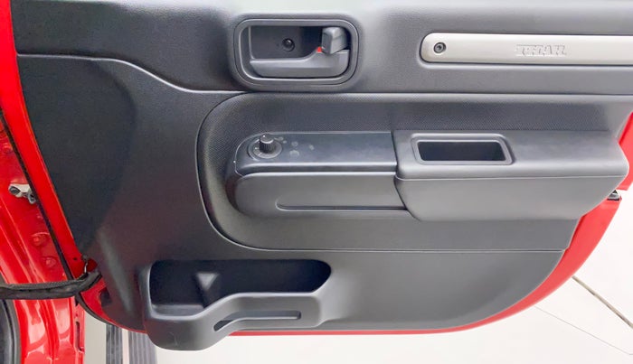 2022 Mahindra Thar LX PETROL HT 4WD AT, Petrol, Automatic, 10,253 km, Driver Side Door Panels Control
