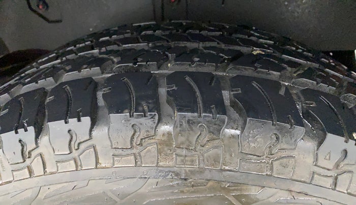 2022 Mahindra Thar LX PETROL HT 4WD AT, Petrol, Automatic, 10,253 km, Left Rear Tyre Tread