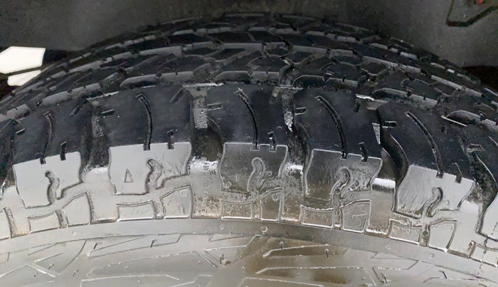 2022 Mahindra Thar LX PETROL HT 4WD AT, Petrol, Automatic, 10,253 km, Right Rear Tyre Tread