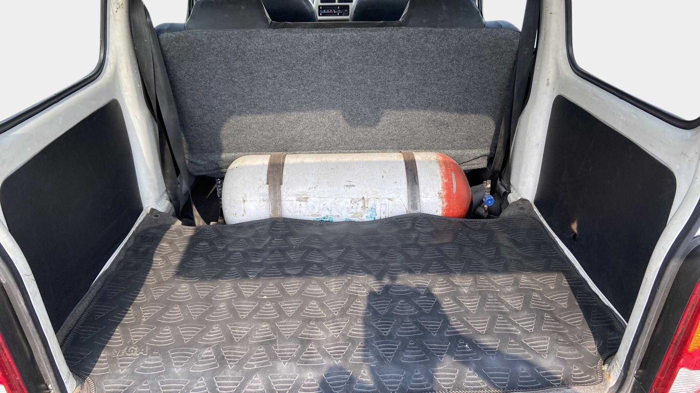 2018 Maruti Eeco 5 STR WITH A/C+HTR, CNG, Manual, 91,263 km, Boot Inside