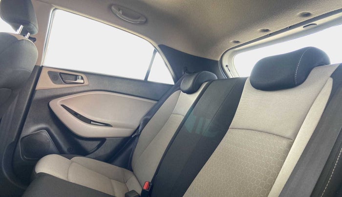 2015 Hyundai Elite i20 ASTA 1.2, Petrol, Manual, 17,339 km, Right Side Rear Door Cabin