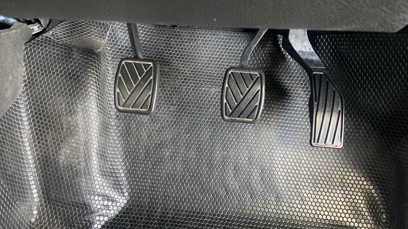 2023 Maruti BREZZA VXI SMART HYBRID, Petrol, Manual, 20,801 km, Pedals