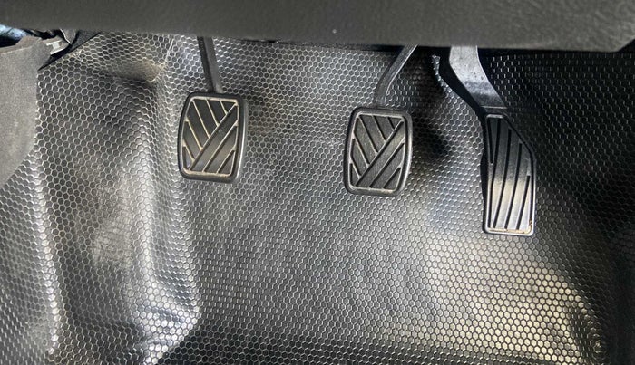 2023 Maruti BREZZA VXI SMART HYBRID, Petrol, Manual, 20,801 km, Pedals