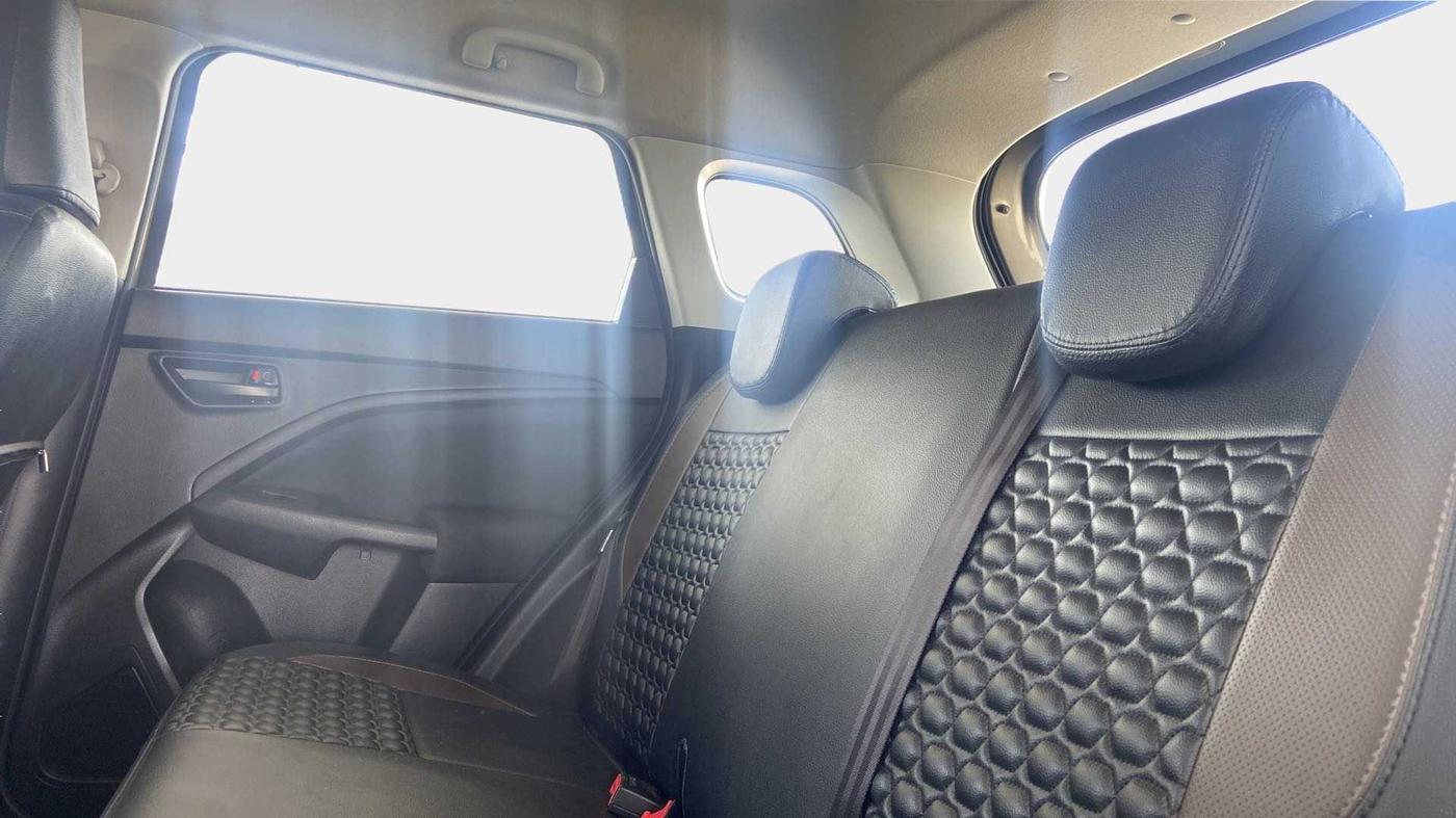 2023 Maruti BREZZA VXI SMART HYBRID, Petrol, Manual, 20,801 km, Right Side Rear Door Cabin