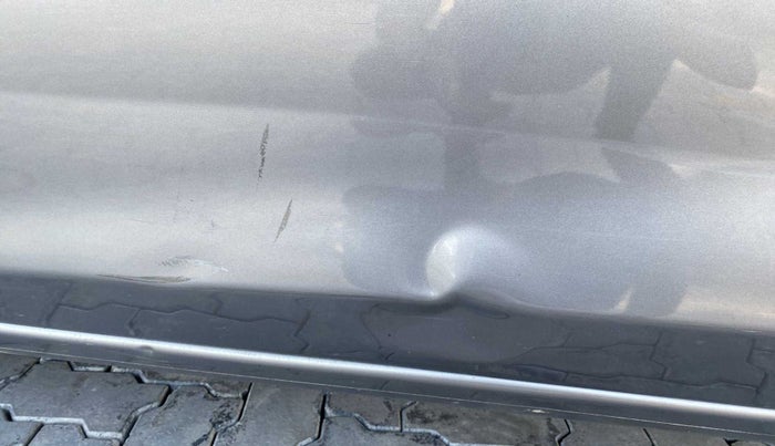 2017 Datsun Go A EPS, Petrol, Manual, 81,444 km, Front passenger door - Slightly dented