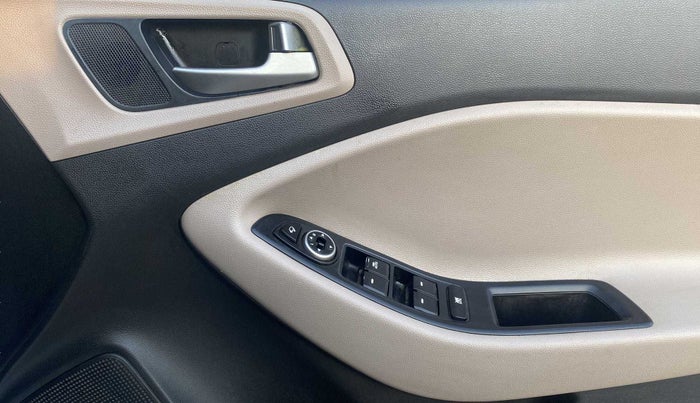 2015 Hyundai Elite i20 SPORTZ 1.2 (O), Petrol, Manual, 58,404 km, Driver Side Door Panels Control