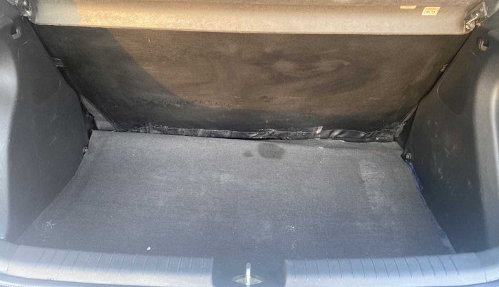 2015 Hyundai Elite i20 SPORTZ 1.2 (O), Petrol, Manual, 58,404 km, Boot Inside