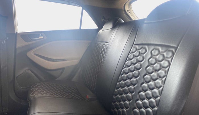 2015 Hyundai Elite i20 SPORTZ 1.2 (O), Petrol, Manual, 58,404 km, Right Side Rear Door Cabin