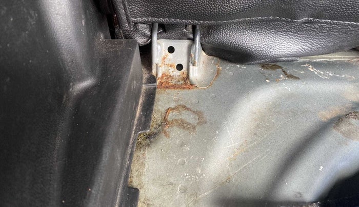 2018 Maruti Swift VXI, Petrol, Manual, 83,782 km, Boot floor - Slight discoloration