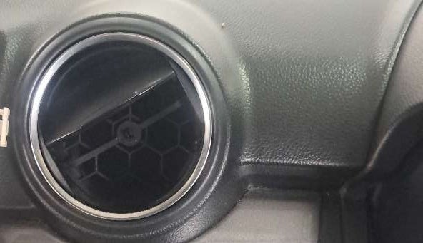 2018 Maruti Swift VXI, Petrol, Manual, 83,782 km, AC Unit - Front vent has minor damage