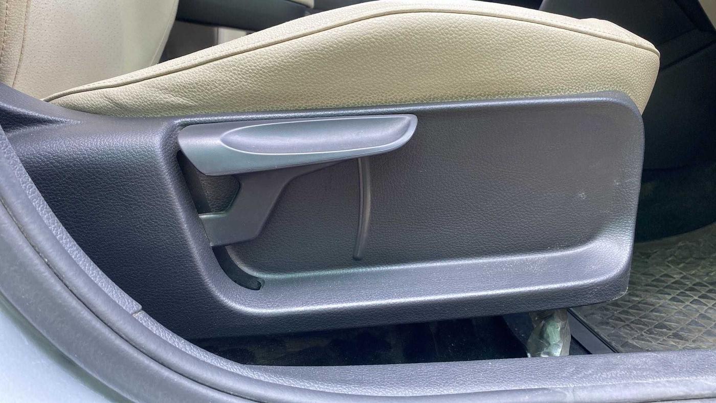 2018 Skoda Rapid STYLE 1.5 TDI AT, Diesel, Automatic, 75,210 km, Driver Side Adjustment Panel