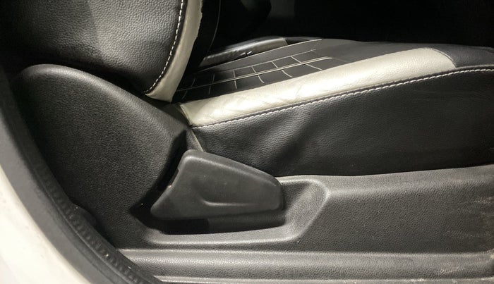 2017 Renault Kwid RXT 1.0 AMT (O), Petrol, Automatic, 27,077 km, Driver Side Adjustment Panel