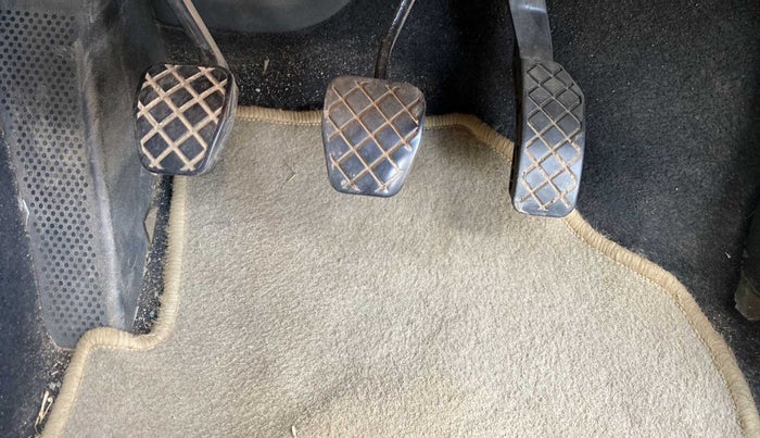 2016 Volkswagen Polo COMFORTLINE 1.2L, Petrol, Manual, 86,211 km, Pedals