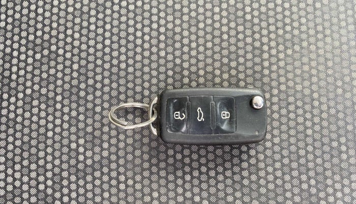 2016 Volkswagen Polo COMFORTLINE 1.2L, Petrol, Manual, 86,211 km, Key Close Up