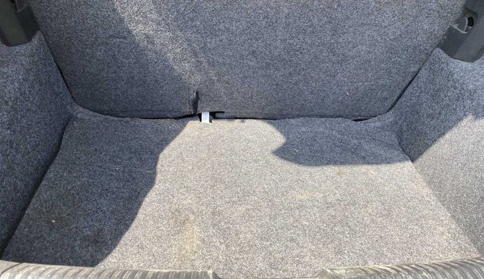 2016 Volkswagen Polo COMFORTLINE 1.2L, Petrol, Manual, 86,211 km, Boot Inside