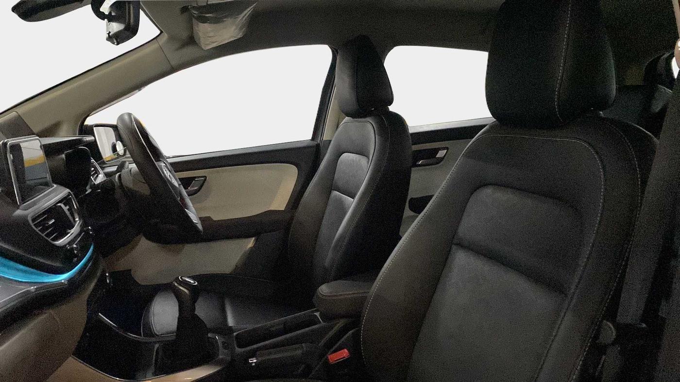 2021 Tata ALTROZ XZ PLUS PETROL, Petrol, Manual, 16,163 km, Right Side Front Door Cabin