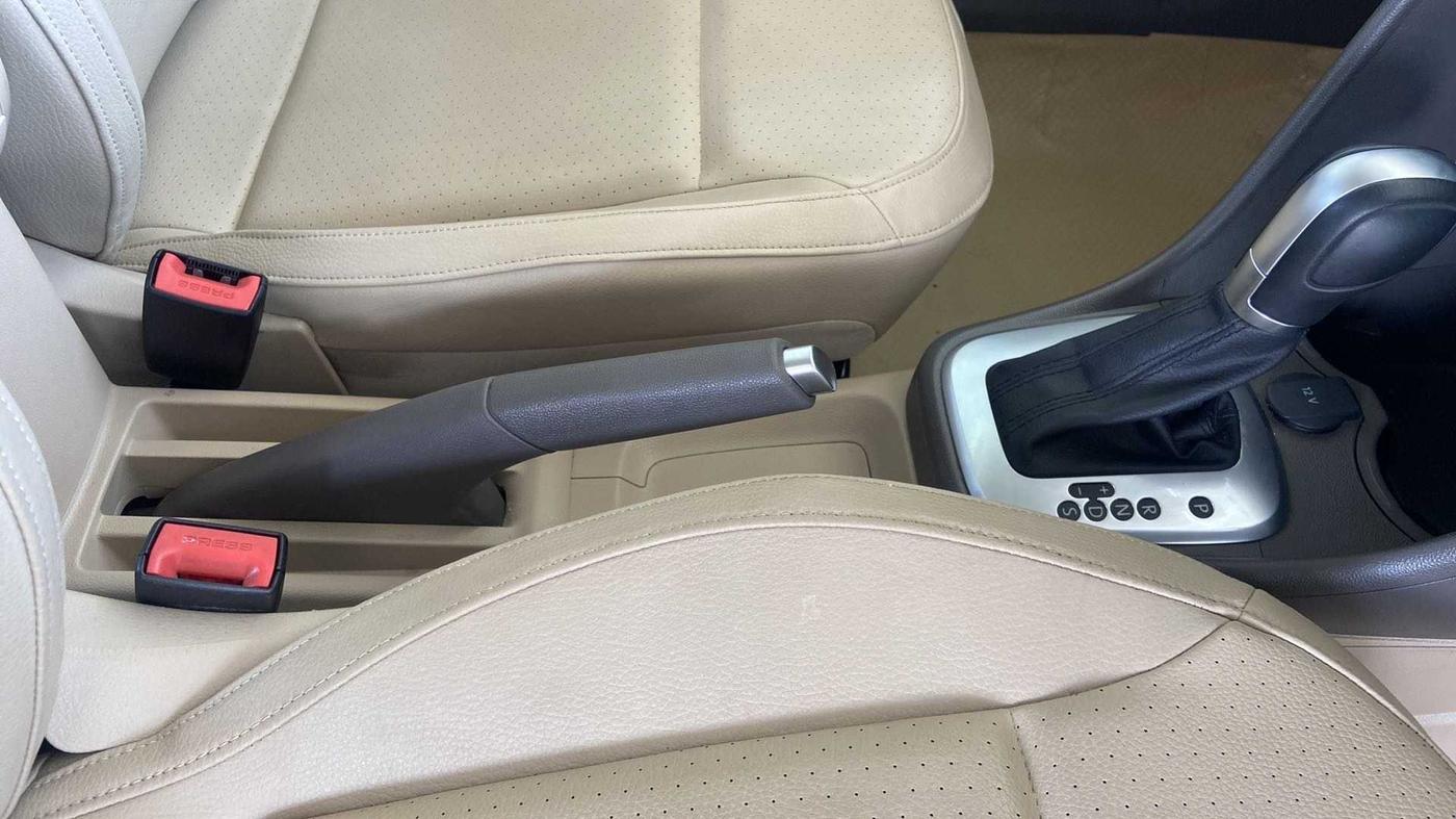 2021 Volkswagen Vento HIGHLINE 1.0L TSI AT, Petrol, Automatic, 19,304 km, Gear Lever