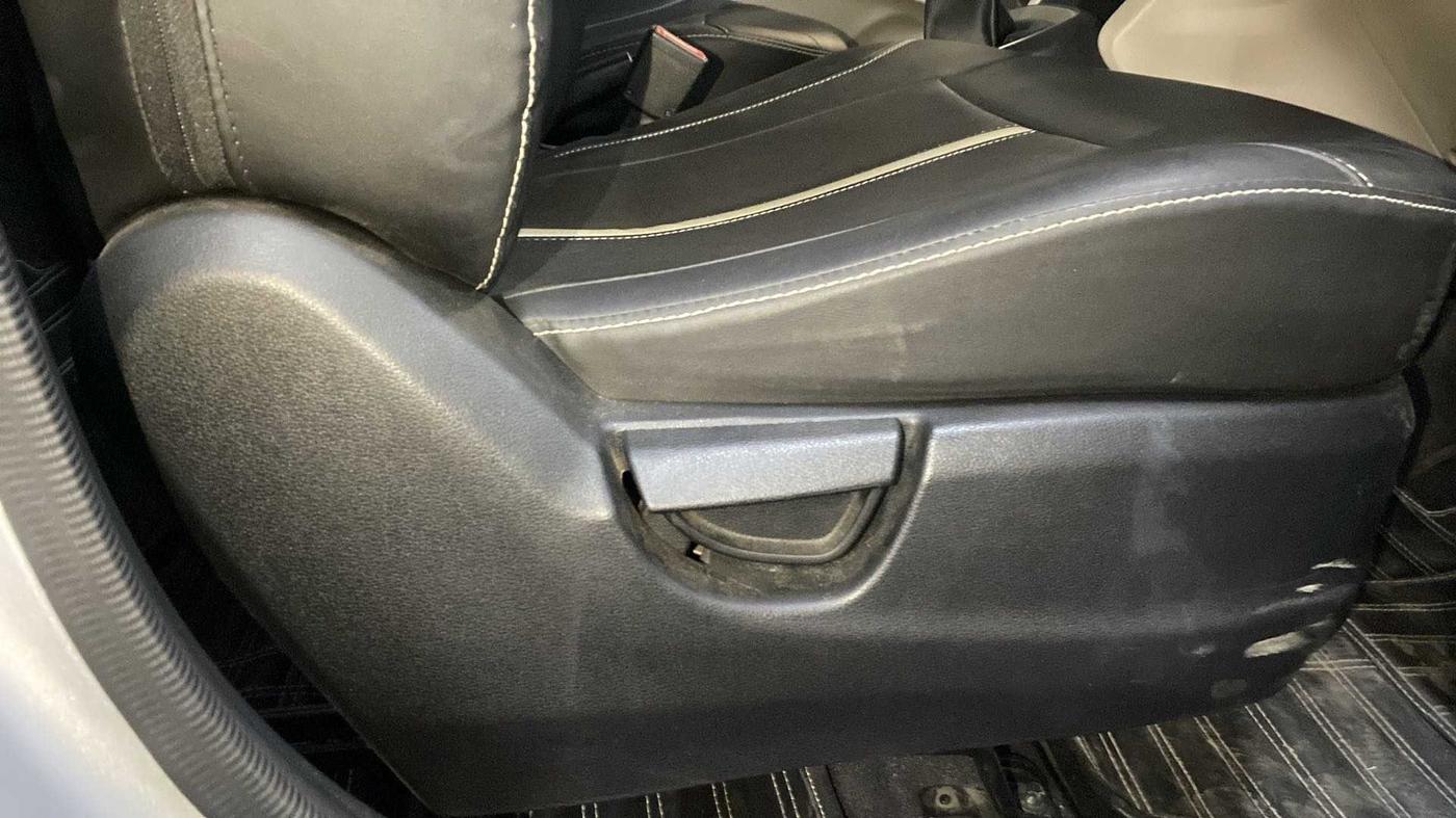 2019 Hyundai NEW SANTRO ERA EXECUTIVE, Petrol, Manual, 27,056 km, Driver Side Adjustment Panel