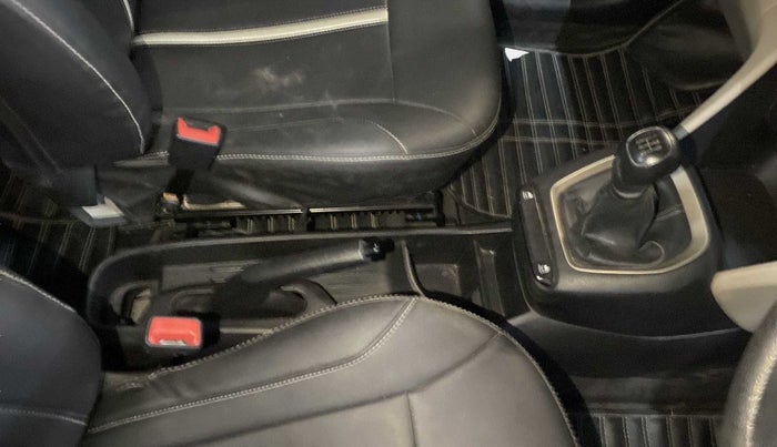2019 Hyundai NEW SANTRO ERA EXECUTIVE, Petrol, Manual, 27,056 km, Gear Lever