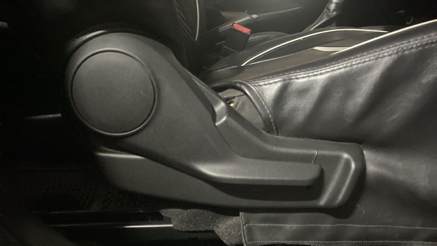 2019 Maruti Baleno DELTA CVT PETROL 1.2, Petrol, Automatic, 16,547 km, Driver Side Adjustment Panel