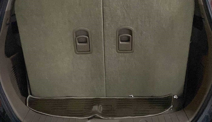 2015 Mahindra XUV500 W6, Diesel, Manual, 99,895 km, Boot Inside