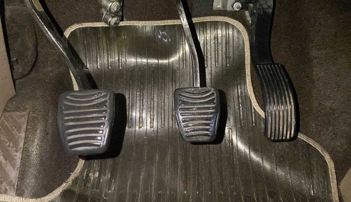 2015 Mahindra XUV500 W6, Diesel, Manual, 99,895 km, Pedals