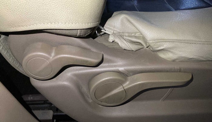 2015 Mahindra XUV500 W6, Diesel, Manual, 99,895 km, Driver Side Adjustment Panel