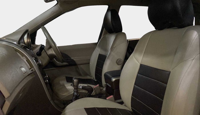 2015 Mahindra XUV500 W6, Diesel, Manual, 99,895 km, Right Side Front Door Cabin