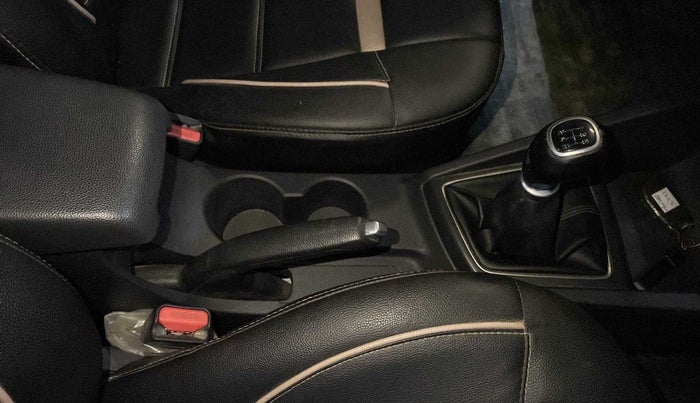 2018 Hyundai Elite i20 ASTA 1.2, Petrol, Manual, 24,917 km, Gear Lever