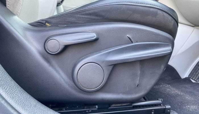 2017 Jeep Compass LIMITED 1.4 PETROL AT, Petrol, Automatic, 74,613 km, Driver Side Adjustment Panel