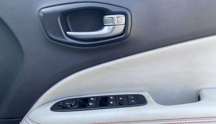 2017 Jeep Compass LIMITED 1.4 PETROL AT, Petrol, Automatic, 74,613 km, Driver Side Door Panels Control