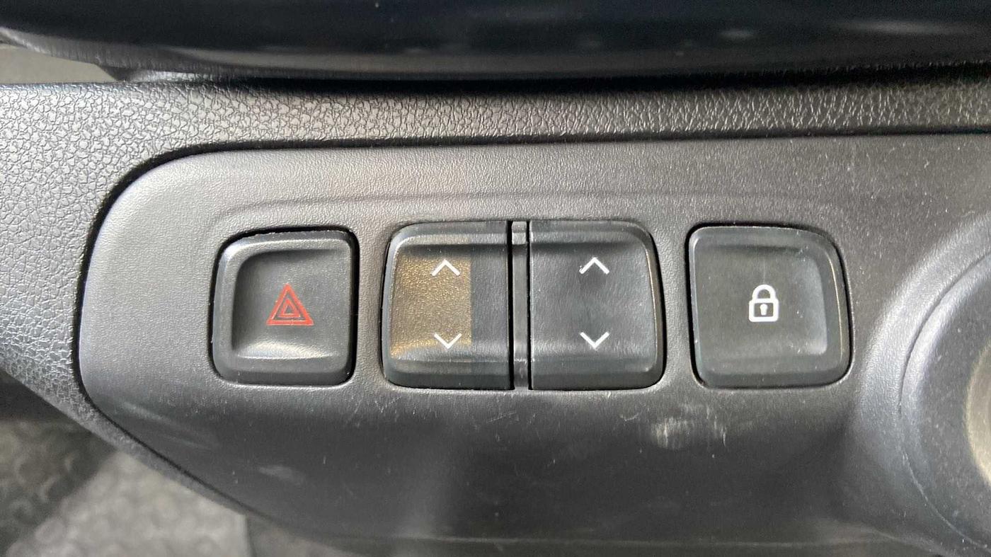 2019 Renault Kwid RXL, Petrol, Manual, 21,234 km, Driver Side Door Panels Control