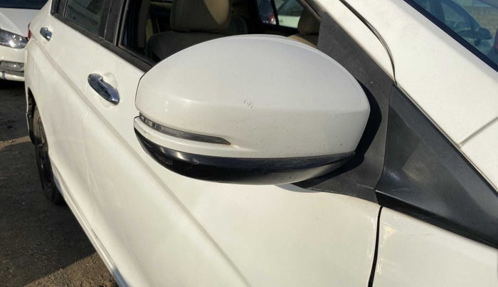 2014 Honda City 1.5L I-DTEC VX, Diesel, Manual, 1,19,342 km, Right rear-view mirror - Minor scratches