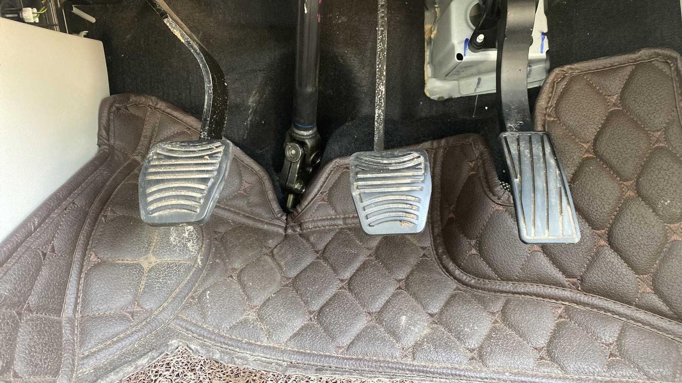 2021 Mahindra XUV300 W8 (O) 1.2 PETROL, Petrol, Manual, 38,036 km, Pedals