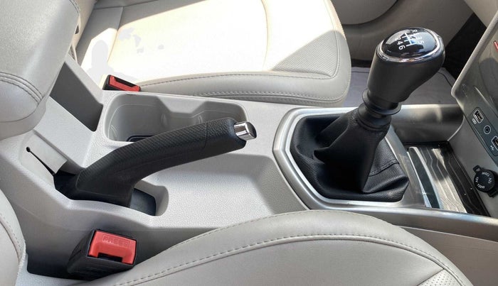 2021 Mahindra XUV300 W8 (O) 1.2 PETROL, Petrol, Manual, 38,036 km, Gear Lever