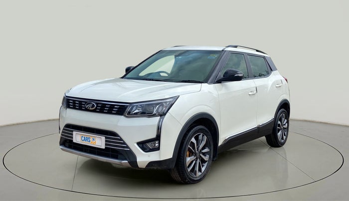 2021 Mahindra XUV300 W8 (O) 1.2 PETROL, Petrol, Manual, 38,036 km, Left Front Diagonal