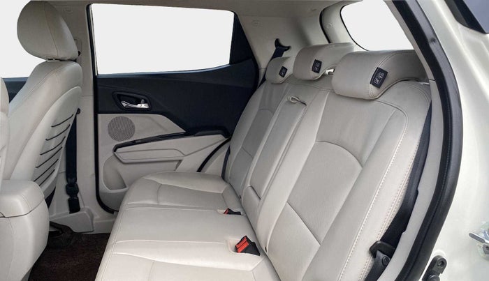 2021 Mahindra XUV300 W8 (O) 1.2 PETROL, Petrol, Manual, 38,036 km, Right Side Rear Door Cabin