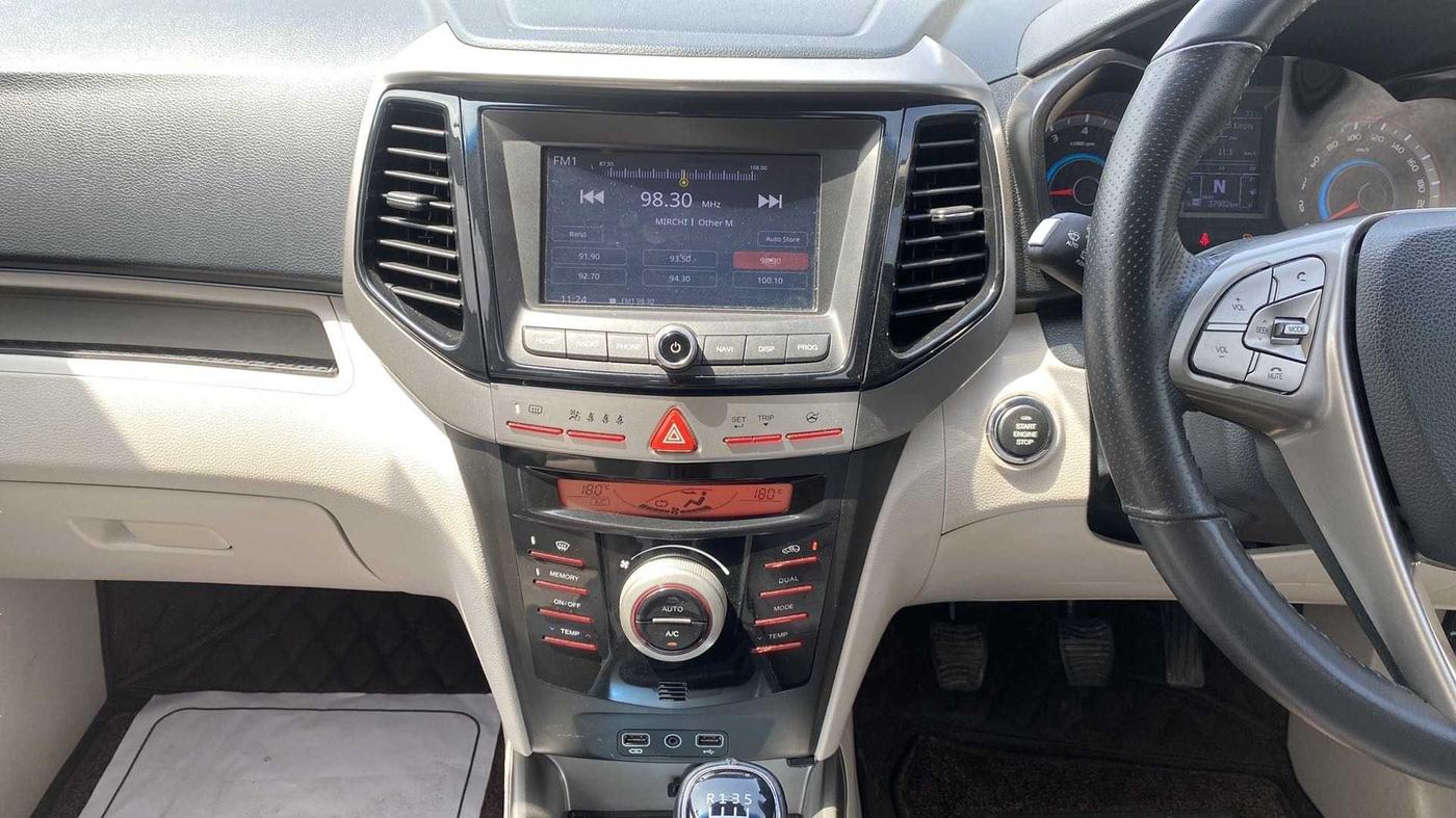 2021 Mahindra XUV300 W8 (O) 1.2 PETROL, Petrol, Manual, 38,036 km, Air Conditioner