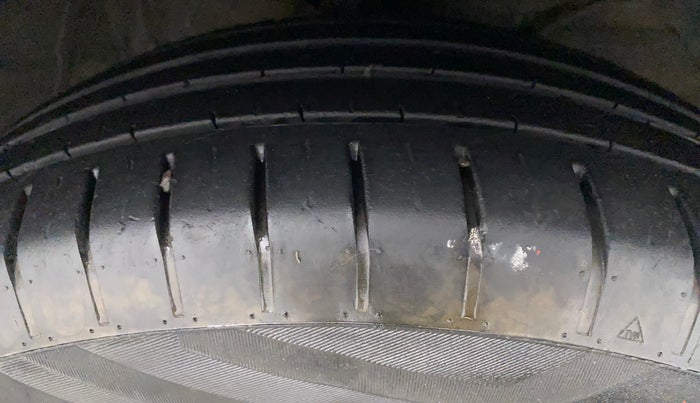 2020 Maruti Swift ZXI PLUS AMT, Petrol, Automatic, 30,061 km, Right Front Tyre Tread