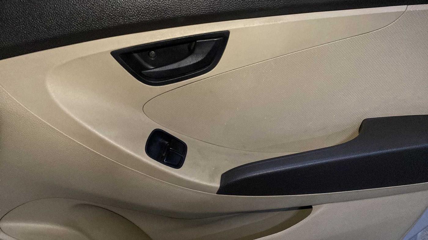 2016 Hyundai Eon MAGNA +, Petrol, Manual, 21,132 km, Driver Side Door Panels Control