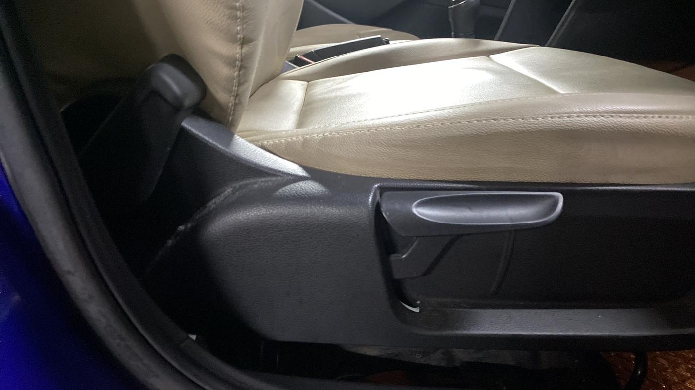 2020 Volkswagen Polo COMFORTLINE PLUS 1.0L MPI, Petrol, Manual, 26,754 km, Driver Side Adjustment Panel
