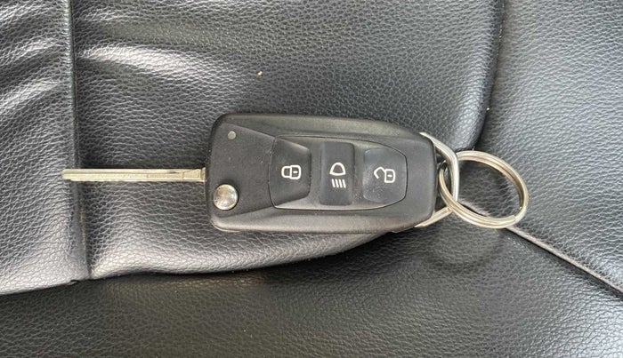 2022 Tata NEXON XM SUNROOF PETROL, Petrol, Manual, 27,869 km, Key Close Up
