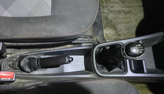2019 Renault Kwid RXT 1.0 (O), Petrol, Manual, 18,550 km, Gear Lever
