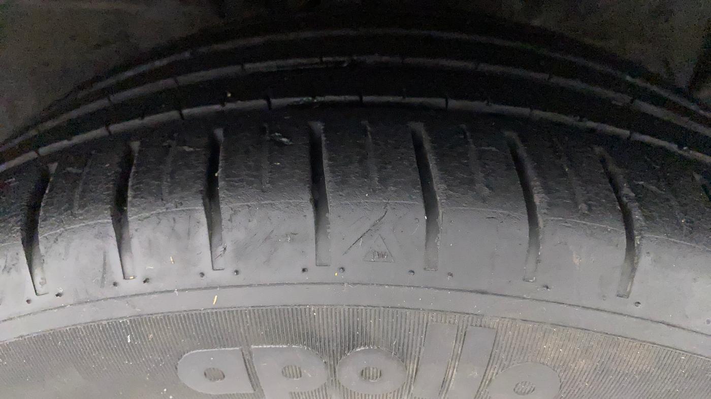 2021 Ford Figo Aspire TITANIUM 1.2 PETROL, Petrol, Manual, 23,529 km, Right Front Tyre Tread