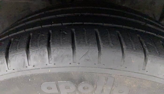 2021 Ford Figo Aspire TITANIUM 1.2 PETROL, Petrol, Manual, 23,529 km, Right Front Tyre Tread
