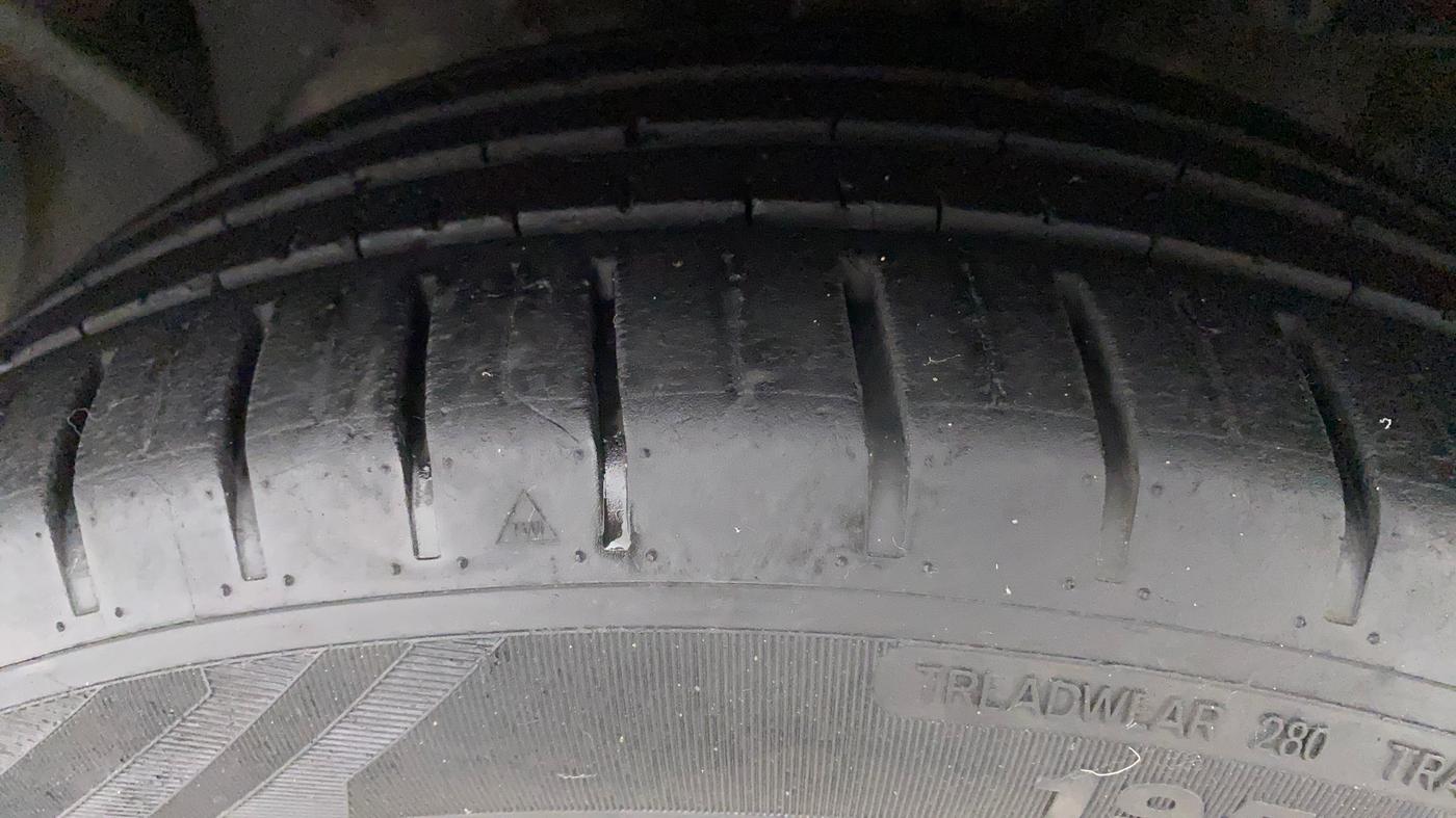 2021 Ford Figo Aspire TITANIUM 1.2 PETROL, Petrol, Manual, 23,529 km, Left Front Tyre Tread