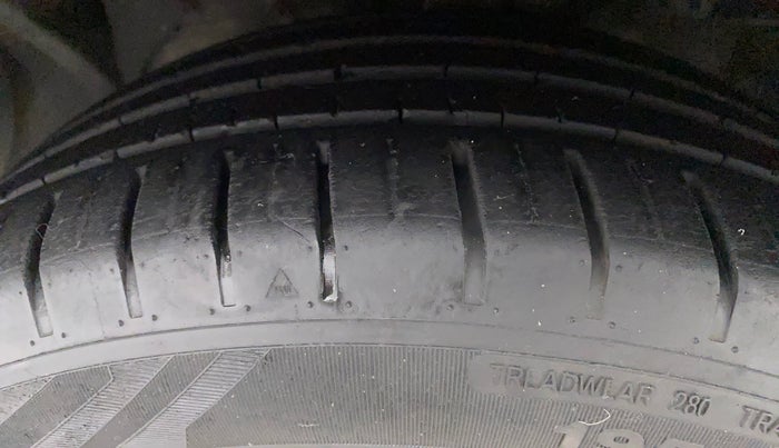 2021 Ford Figo Aspire TITANIUM 1.2 PETROL, Petrol, Manual, 23,529 km, Left Front Tyre Tread