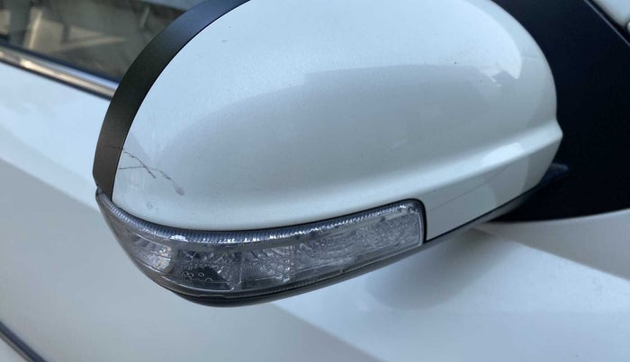 2018 Mahindra XUV500 W9, Diesel, Manual, 95,277 km, Right rear-view mirror - Indicator light has minor damage