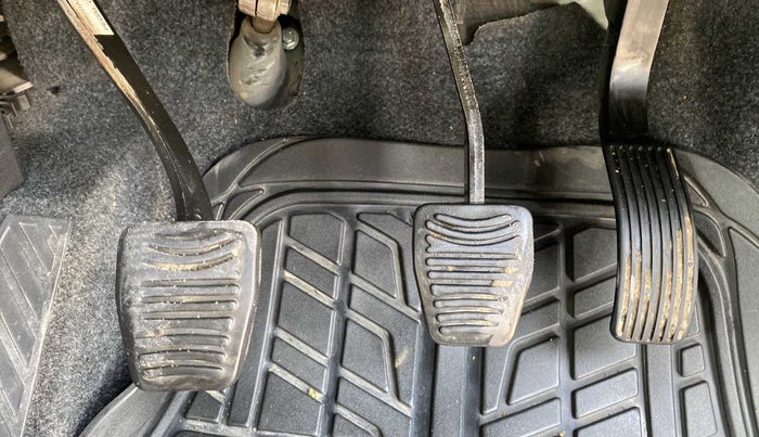 2018 Mahindra XUV500 W9, Diesel, Manual, 95,277 km, Pedals